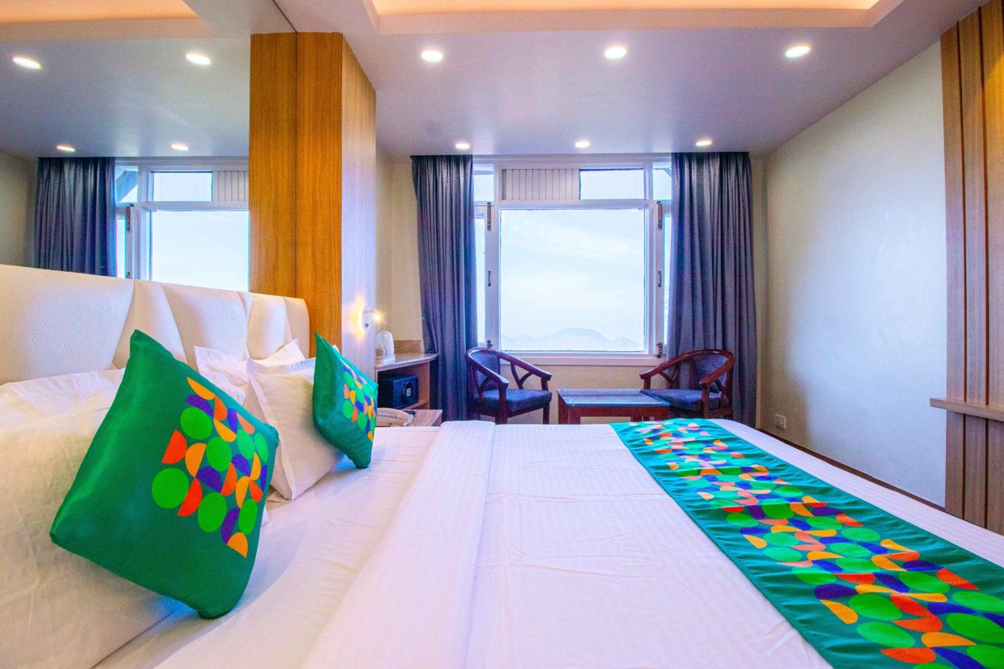 Treebo Varuna With Mountain View Shimla Exterior photo